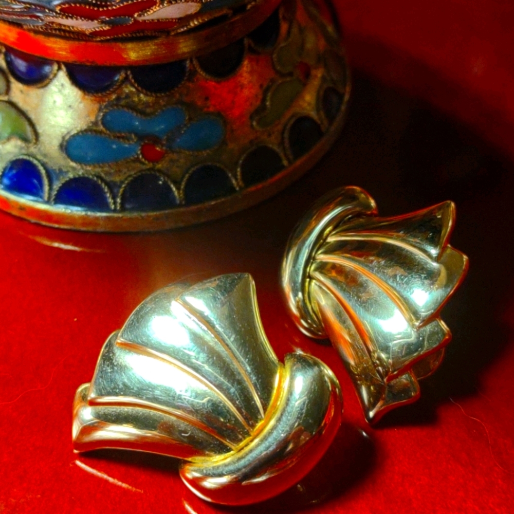 Monet vintage gold earrings